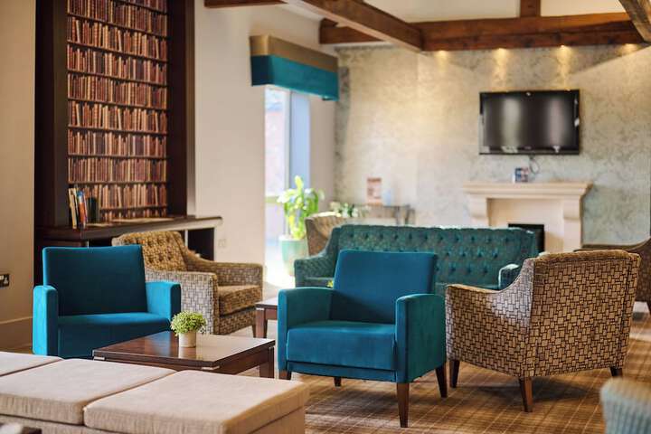 Lounge 100 of 143