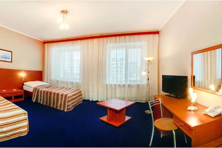 Room 4 of 63