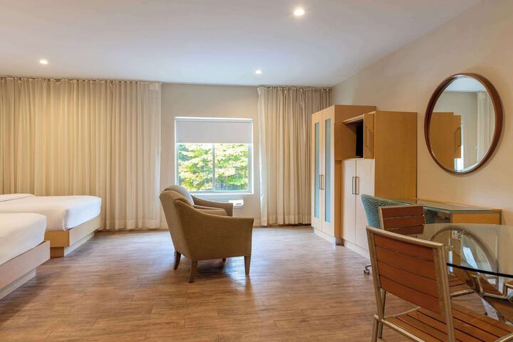 Suite 2 Queen Beds (1 of 21)