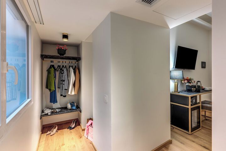Room 17 of 59