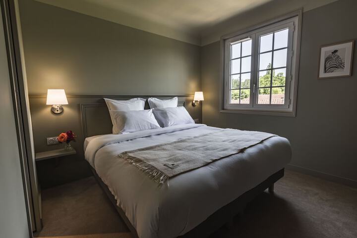 Room 4 of 33
