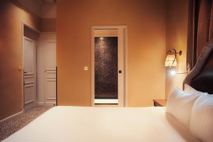 Room 16 of 49