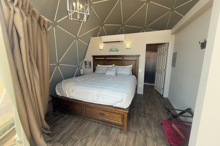 Room 5 of 163