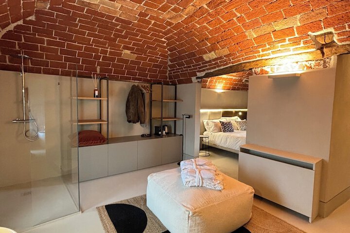 Room 7 of 62