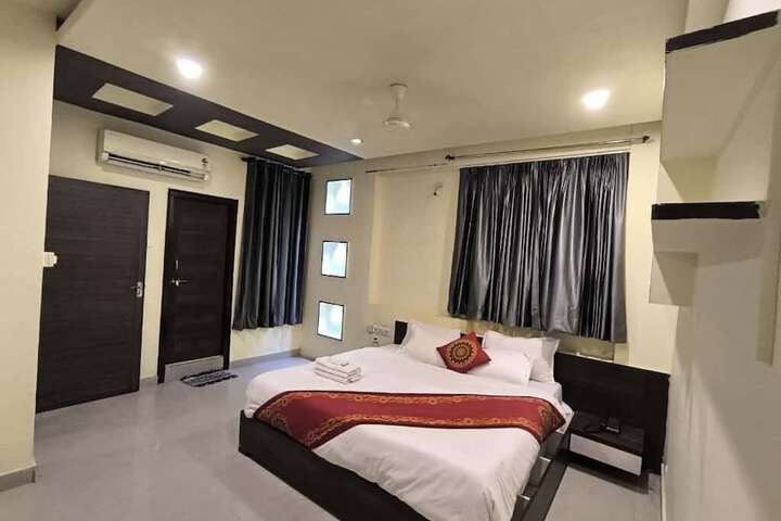 Room 3 of 13