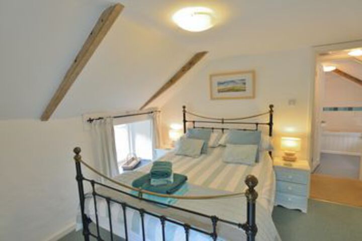 Room 9 of 26