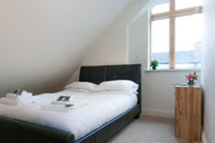 Room 16 of 28