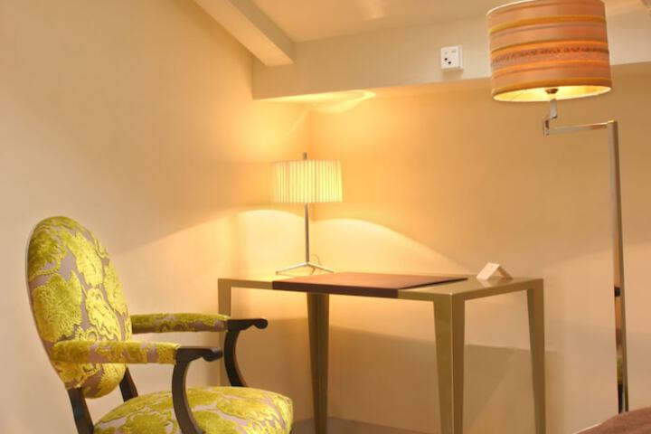 Room 6 of 39