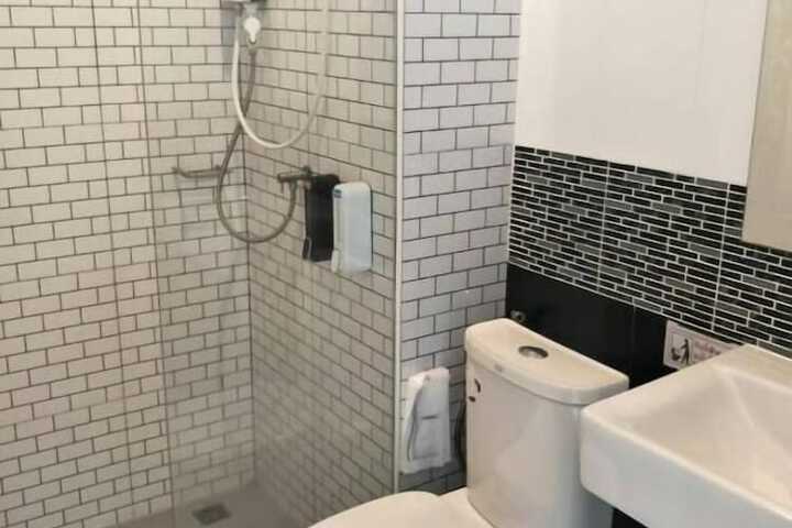 Room 12 of 16