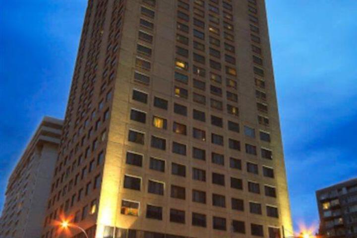 Grand Plaza Montreal Centre-Ville