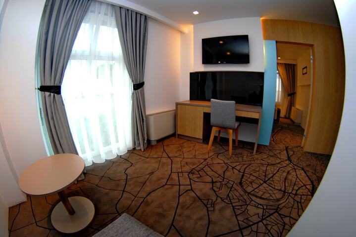 Room 10 of 34