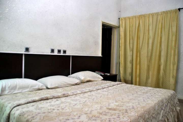 Room 15 of 25