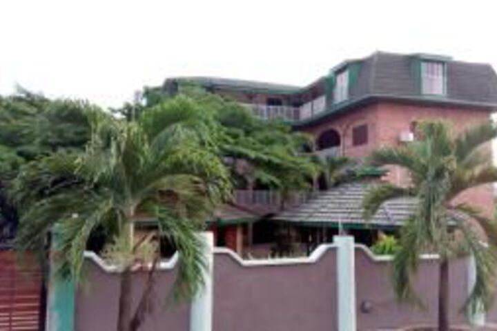 Rojo Hotel
