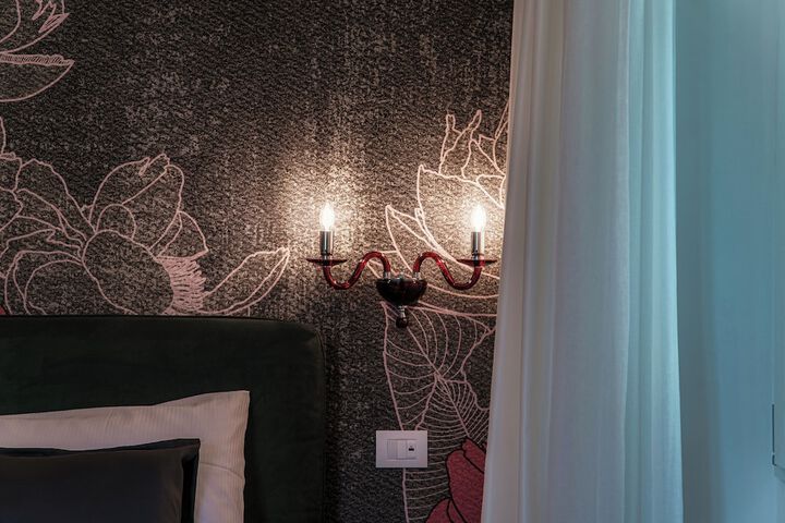 Room 43 of 193