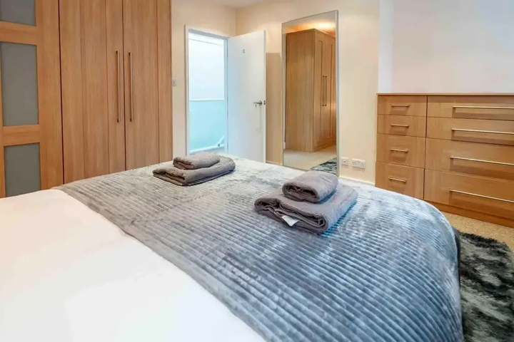 Room 4 of 14