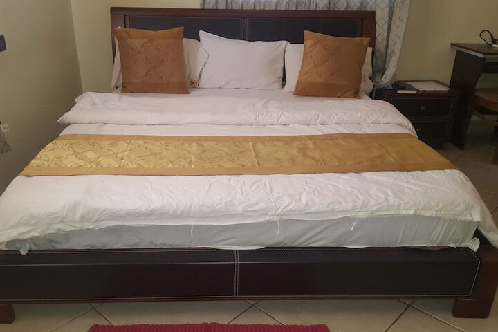 Room 7 of 32
