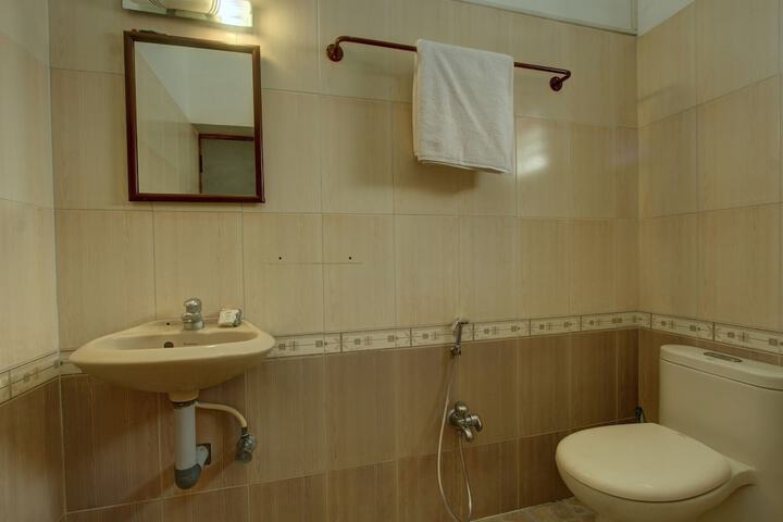 Room 11 of 25