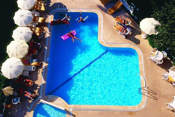 Hotel Pool