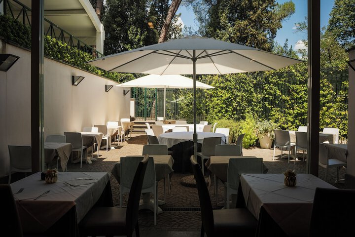 Dining 75 of 81