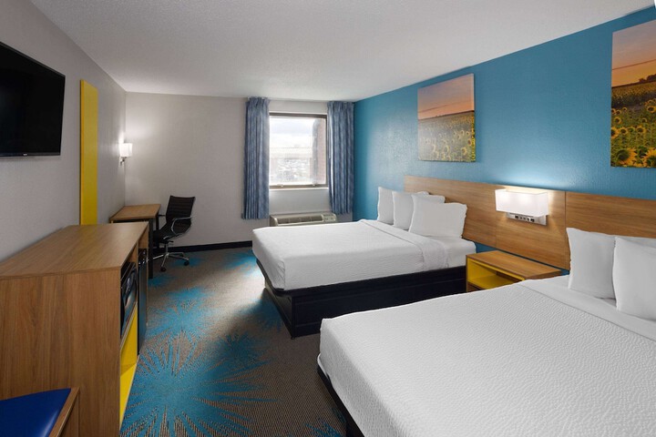 2 Double Beds (5 of 5)