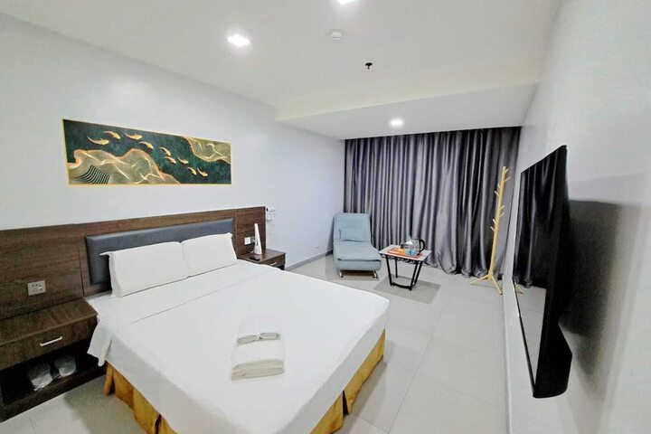 Room 3 of 32