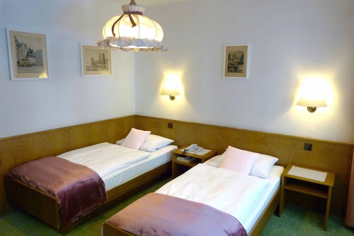 Room 9 of 50
