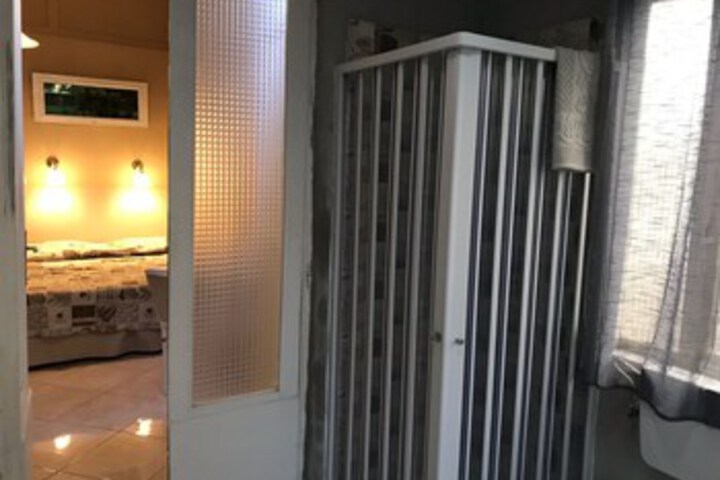 Room 6 of 38