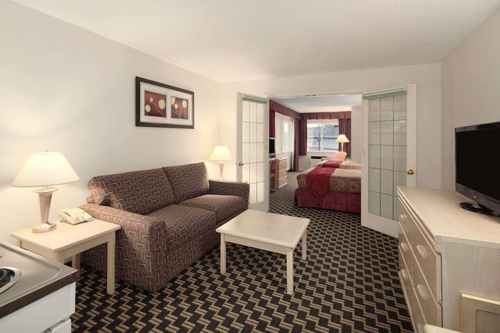 Room 9 of 17