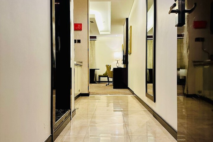 Room 34 of 83