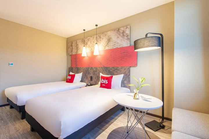 Room 10 of 24
