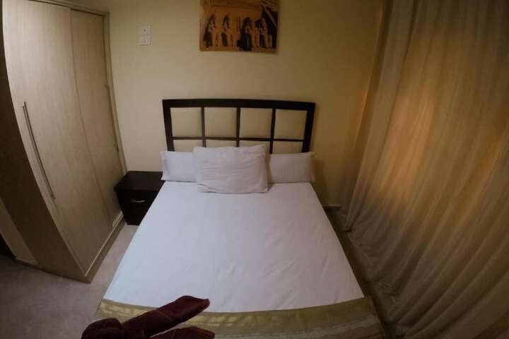 Room 14 of 33