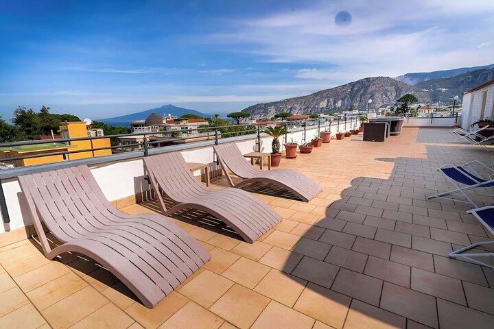 Sundeck 28 of 31