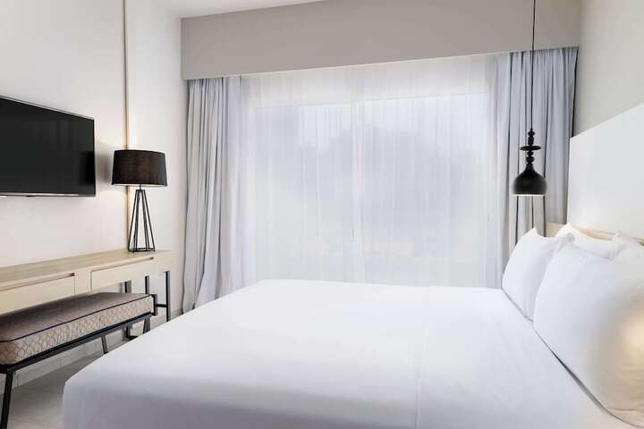 Room 26 of 102