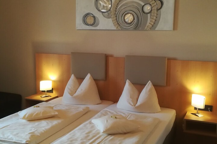 Room 6 of 31