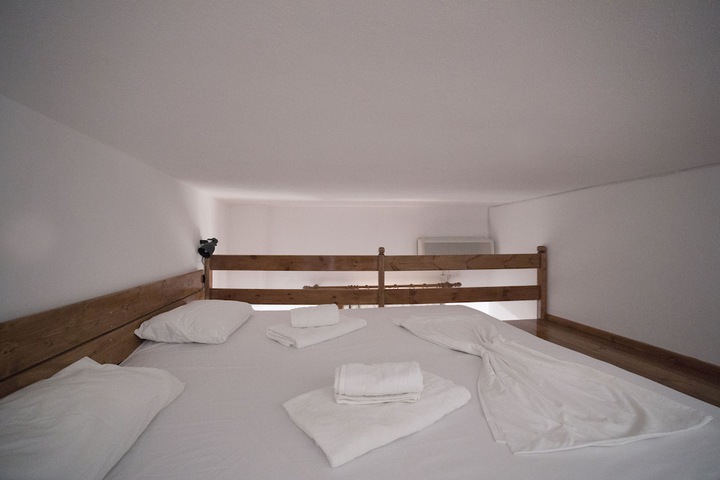 Room 32 of 73