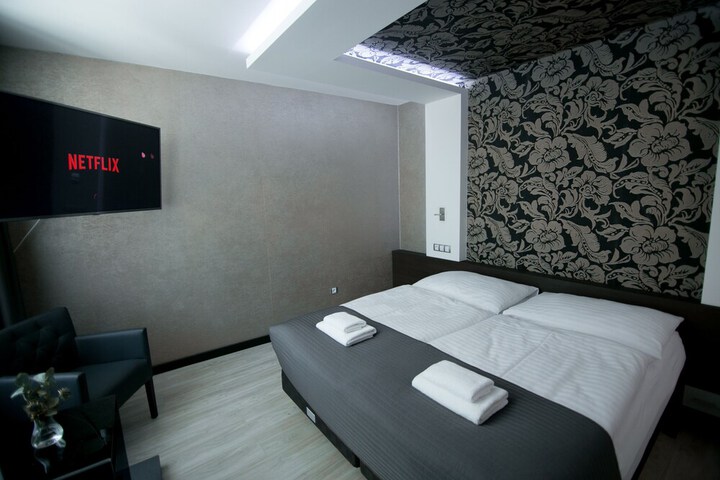 Room 14 of 32