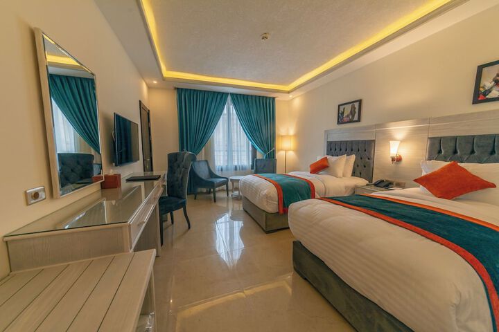 Room 10 of 38