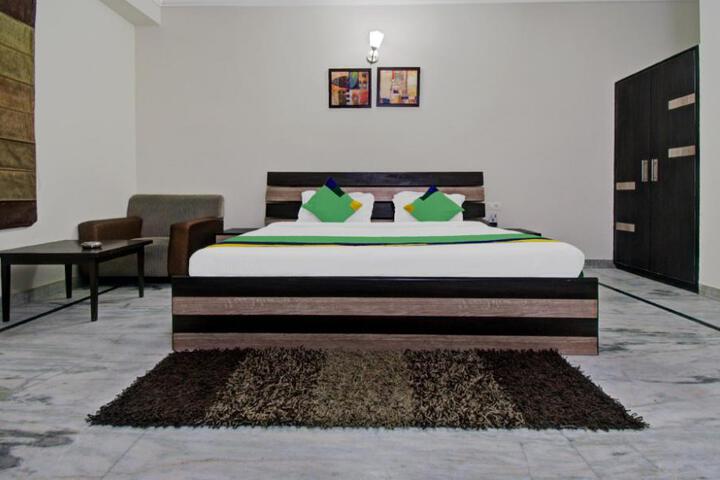 Treebo Maharaja Residency Family Hotel