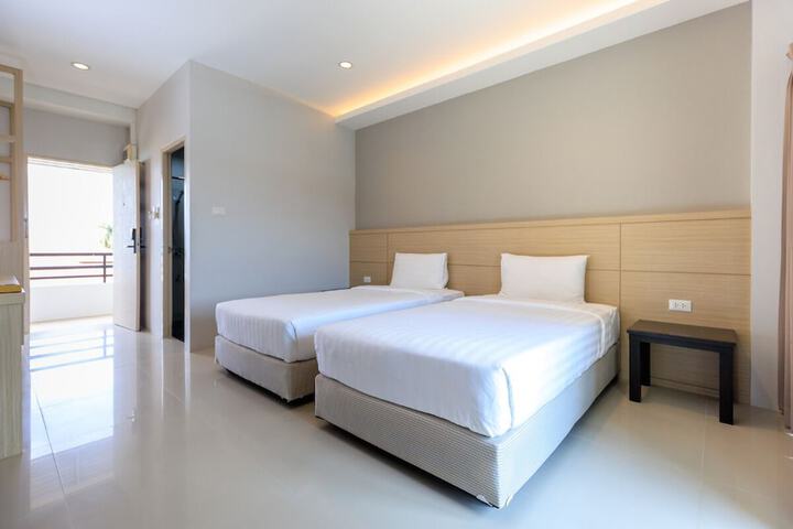 Room 17 of 38