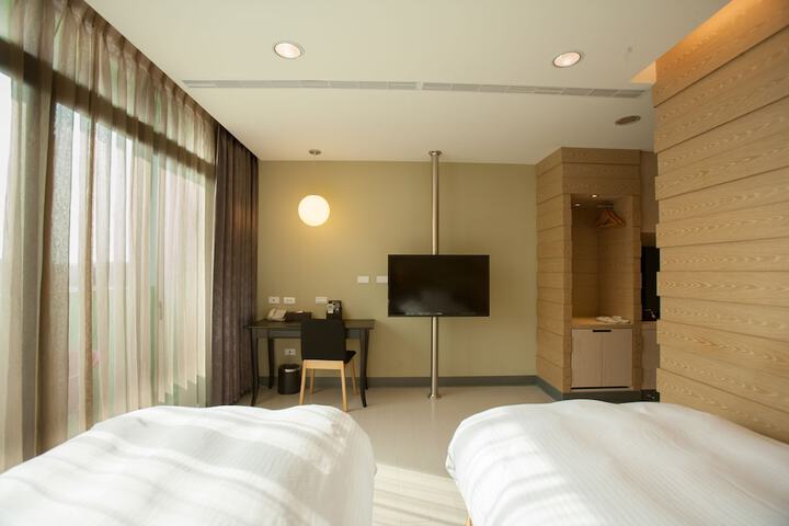 Room 5 of 48