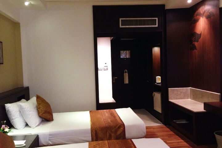 Room 11 of 50