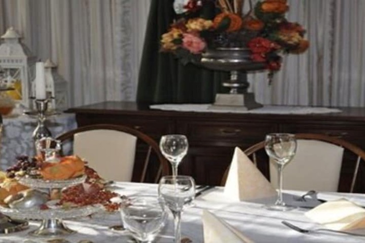 Dining 5 of 8