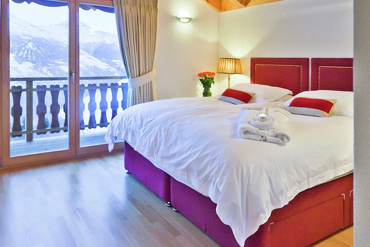 Room 2 of 28