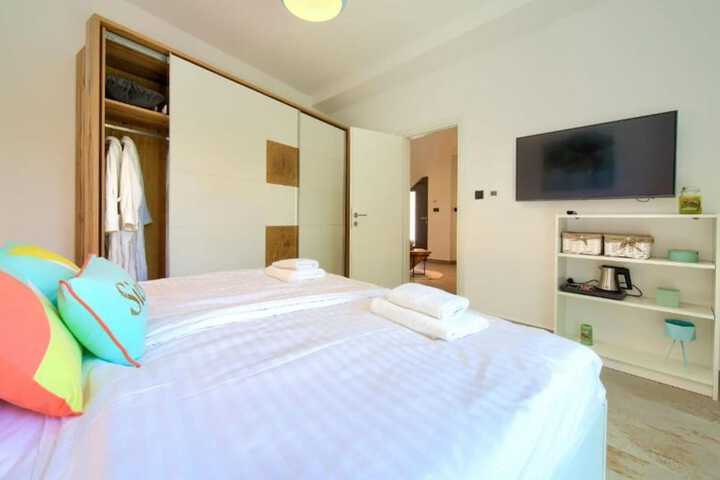 Room 2 of 46