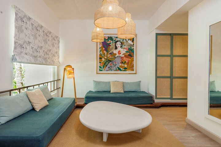 Room 27 of 215