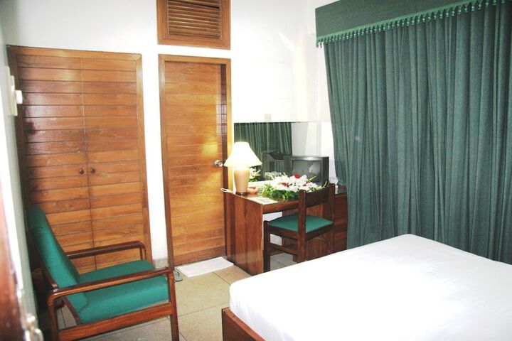 Room 10 of 29