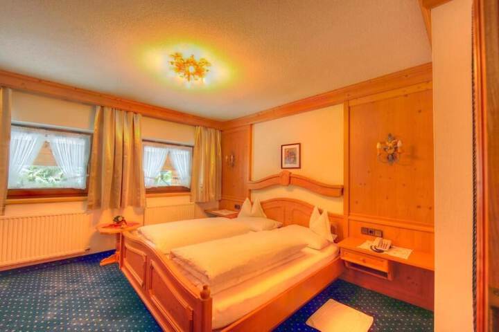 Room 13 of 87