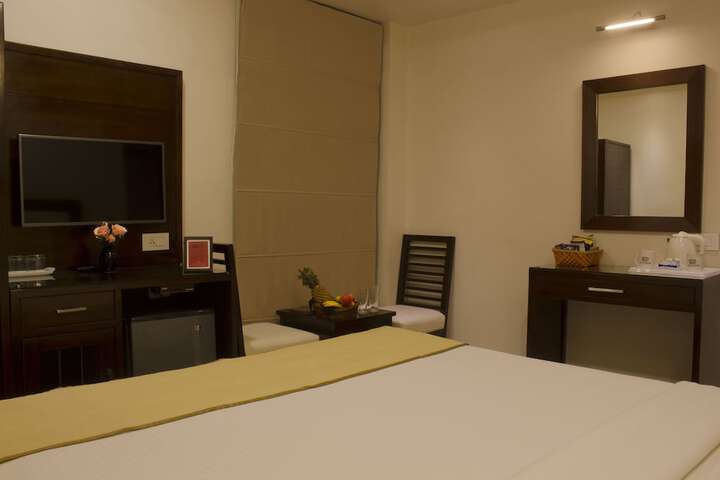 Room 9 of 33