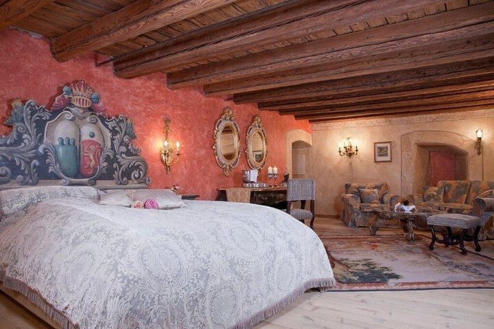 Lounge 40 of 69