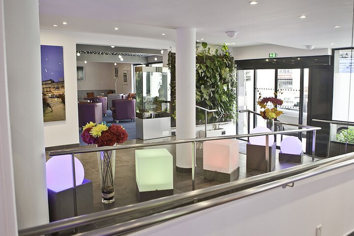 Guest Lobby
